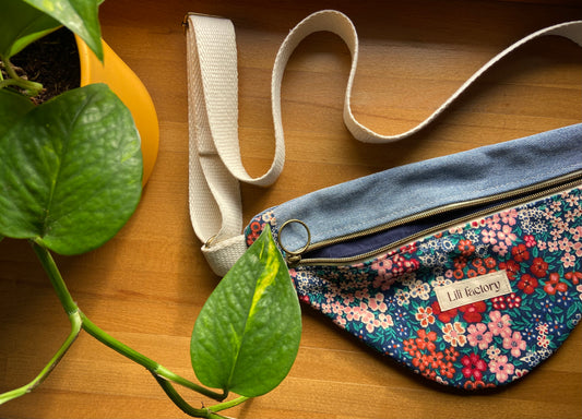 Sac banane en jean upcyclé